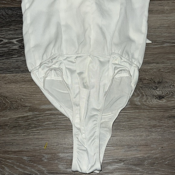 PrettyLittleThing White Bodysuit with Bow - Size 4 - Picture 7 of 10